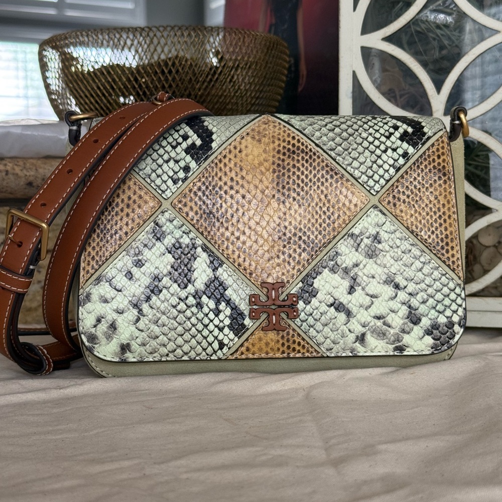 625!+ New Tory Burch thea Patchwork Flap Crossbody multi color - Picture 3 of 10